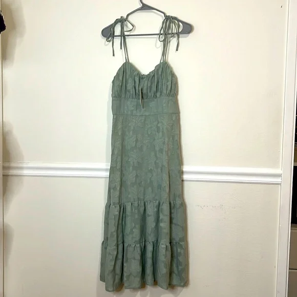 Speechless sage green dress size M maxi